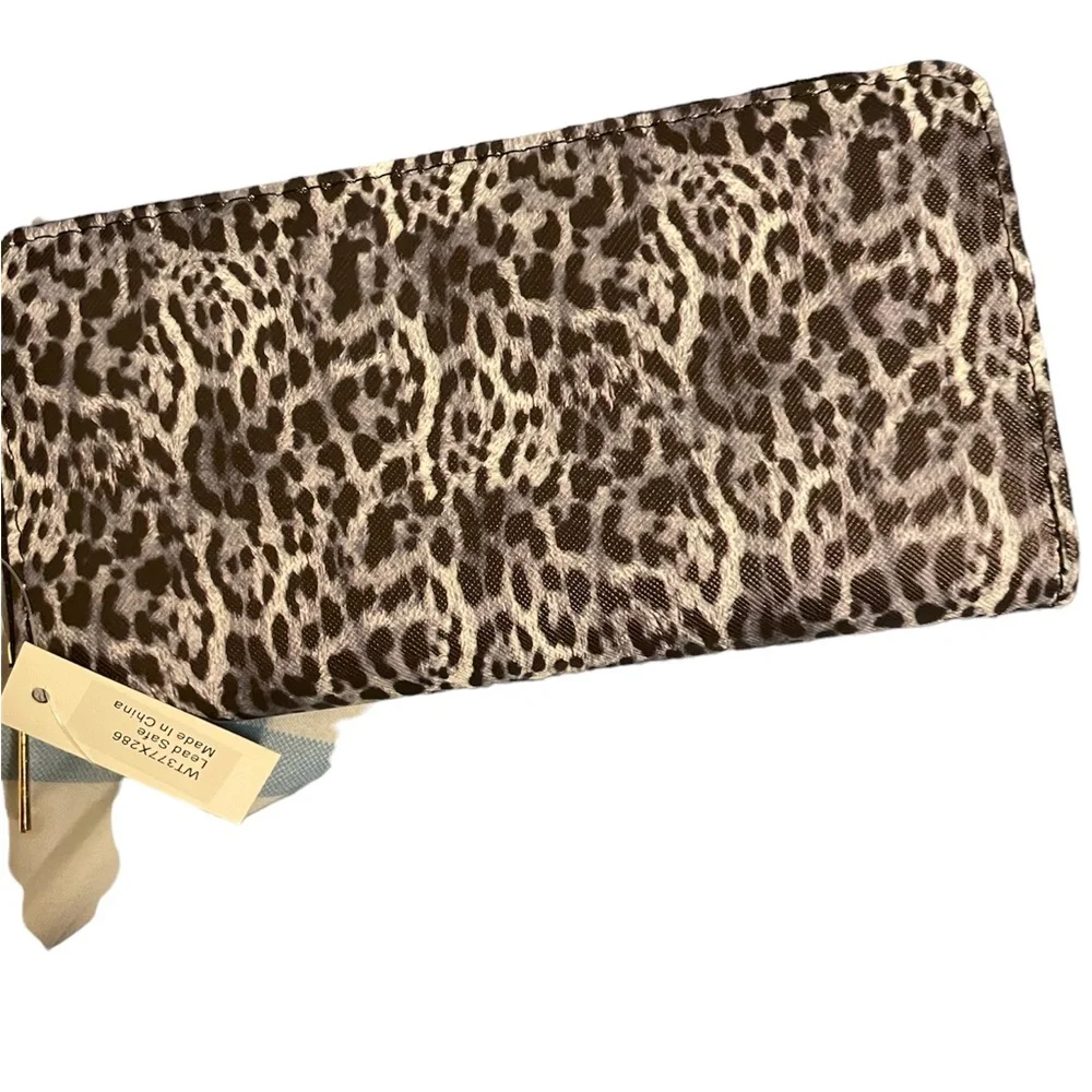 Blue leopard print zip around wallet - Picture 2 of 3